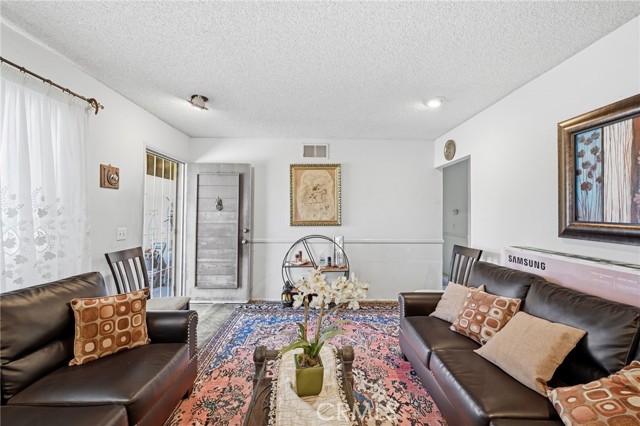 Detail Gallery Image 10 of 35 For 7857 Embry Point, San Diego,  CA 92126 - 5 Beds | 3 Baths