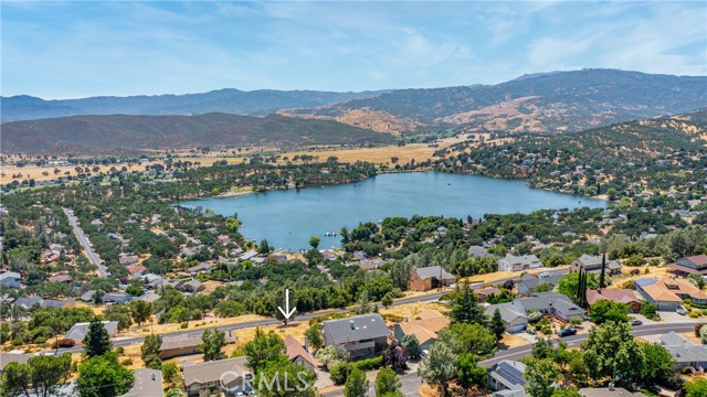 Welcome to 19383 Stonegate Rd... Beautiful Lakeview from this modified A-frame home..