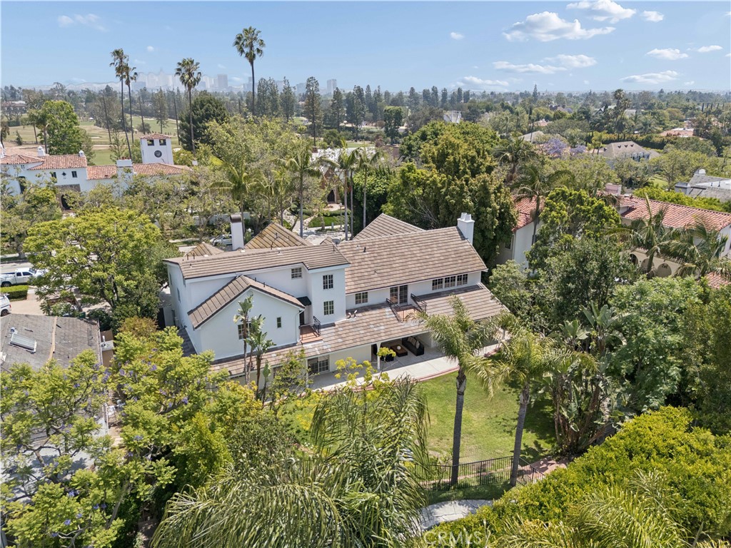 https://media.crmls.org/medias/d04df152-9d3e-4305-94e4-6da42a073ed3.jpg?preset=X-Large
