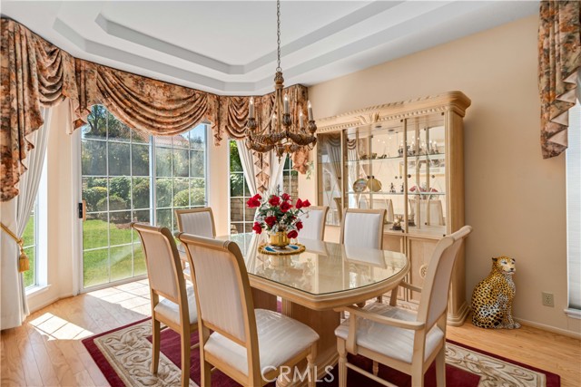 28852 Woodside Drive, Saugus CA: https://media.crmls.org/medias/d04e2bdd-bbda-499a-91f6-6f7e8f264360.jpg