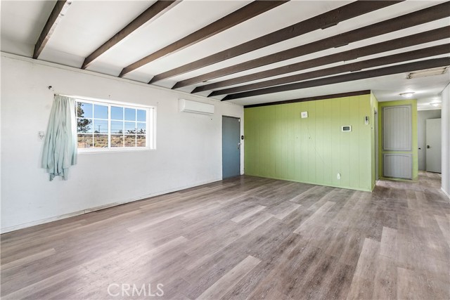 Detail Gallery Image 8 of 45 For 10888 Phelan Rd., Oak Hills,  CA 92344 - 1 Beds | 1 Baths