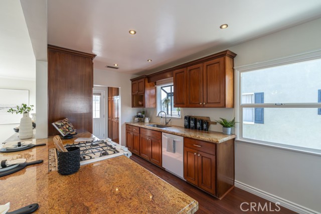 Detail Gallery Image 12 of 43 For 4333 Palo Verde, Lakewood,  CA 90713 - 3 Beds | 2 Baths