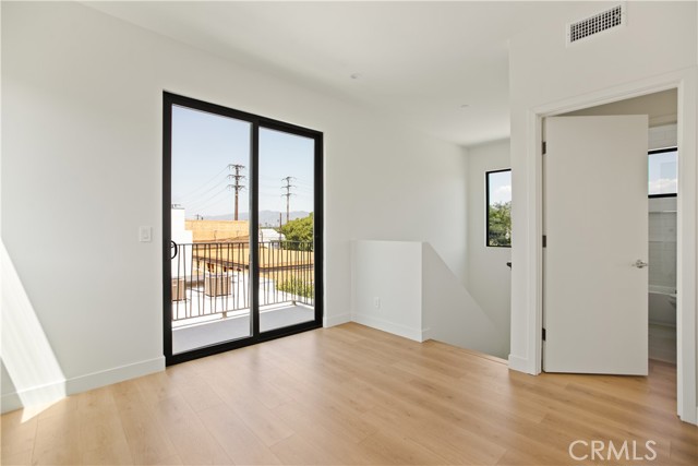 Detail Gallery Image 36 of 39 For 2671 1/2 Benedict, Los Angeles,  CA 90039 - 3 Beds | 3 Baths