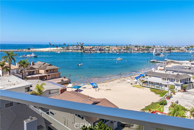 2727 Ocean Boulevard, Corona del Mar CA: https://media.crmls.org/medias/d050e8ed-c311-408b-b143-ca0820c148d9.jpg