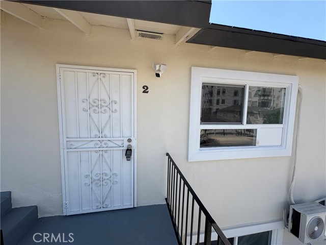 1103 S Hobart Boulevard, Los Angeles CA: https://media.crmls.org/medias/d051ecfd-666d-4b10-bbc0-eb19d632d17e.jpg