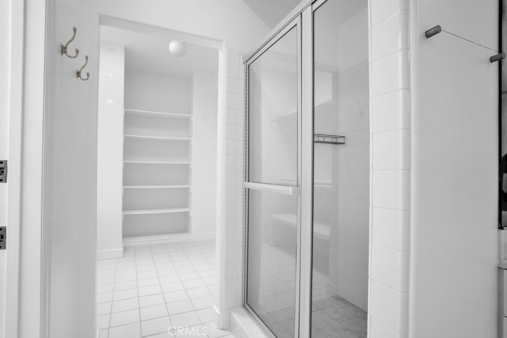 https://media.crmls.org/medias/d052f73e-1ade-4d42-867b-484f00587978.jpg?preset=X-Large