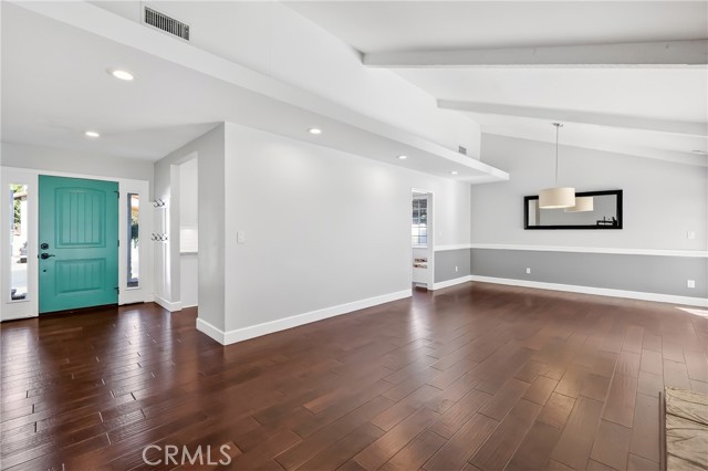 Detail Gallery Image 3 of 25 For 26332 Esmeralda Cir, Mission Viejo,  CA 92691 - 4 Beds | 3 Baths