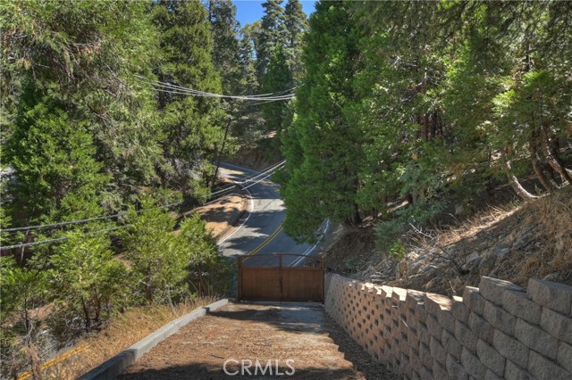 28545 Wabash Drive, Lake Arrowhead CA: https://media.crmls.org/medias/d054ec35-d336-4834-a578-ed160e3ebf03.jpg
