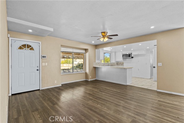 Detail Gallery Image 10 of 27 For 8405 Buckthorn, Hesperia,  CA 92345 - 3 Beds | 2 Baths