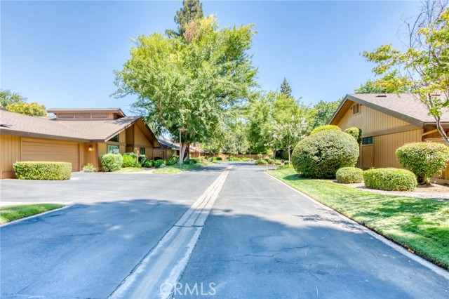 6300 N Palm Avenue, Fresno CA: https://media.crmls.org/medias/d0556f77-0e5a-4d27-855e-4e8bcad306f1.jpg