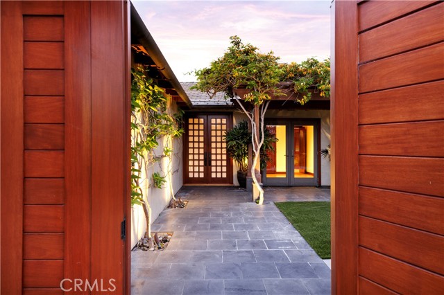 419 Evening Star Lane, Newport Beach CA: https://media.crmls.org/medias/d05694ba-d71d-4ebd-a095-1ed9b688b364.jpg