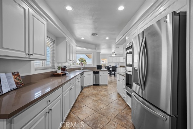 Detail Gallery Image 11 of 49 For 354 Westlake Dr, Palmdale,  CA 93551 - 5 Beds | 3 Baths