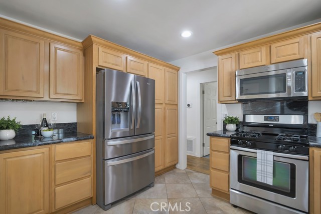 Detail Gallery Image 6 of 19 For 22529 Clarendon, Woodland Hills,  CA 91367 - 3 Beds | 2 Baths