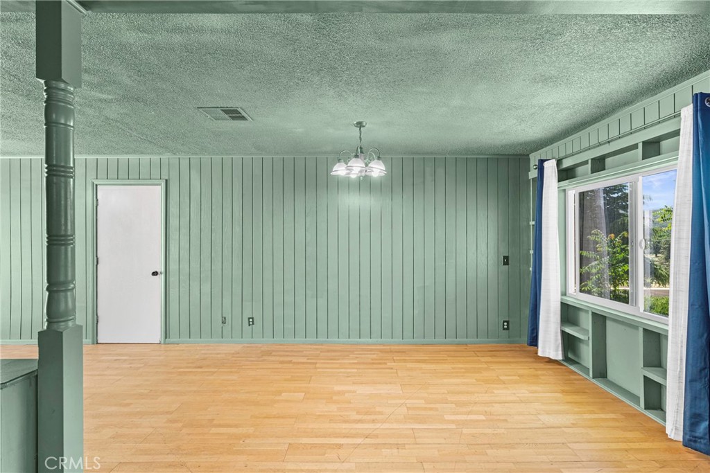 https://media.crmls.org/medias/d0579fe1-67d4-42c0-9009-2d9968c9d35f.jpg?preset=X-Large