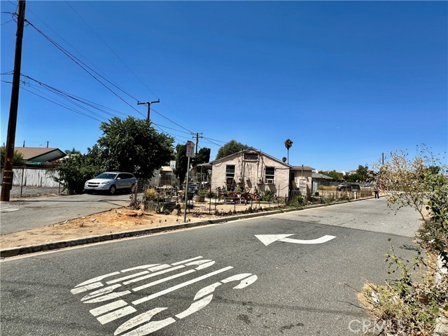 Detail Gallery Image 5 of 15 For 182 State St, Perris,  CA 92570 - 2 Beds | 2 Baths