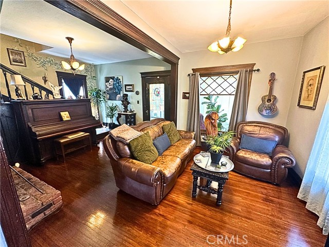 Detail Gallery Image 4 of 10 For 1528 E Appleton St, Long Beach,  CA 90802 - 2 Beds | 2 Baths