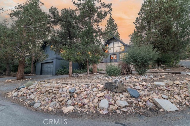 Detail Gallery Image 2 of 43 For 721 Bear Mountain Rd, Big Bear City,  CA 92314 - 3 Beds | 2/1 Baths