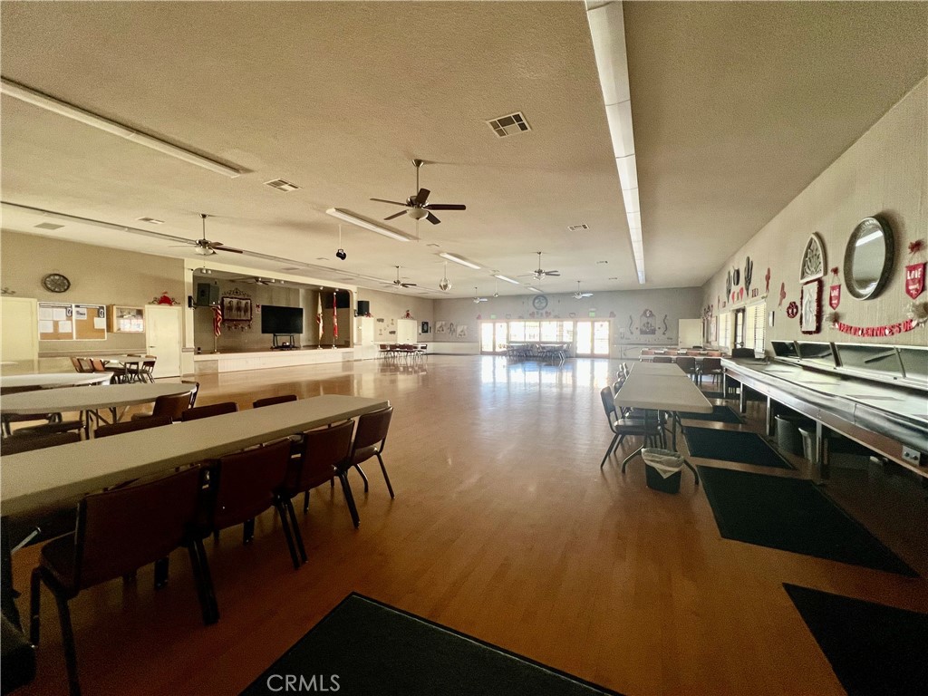https://media.crmls.org/medias/d0583bb8-e3ff-42d5-9801-85a9d8029e95.jpg?preset=X-Large