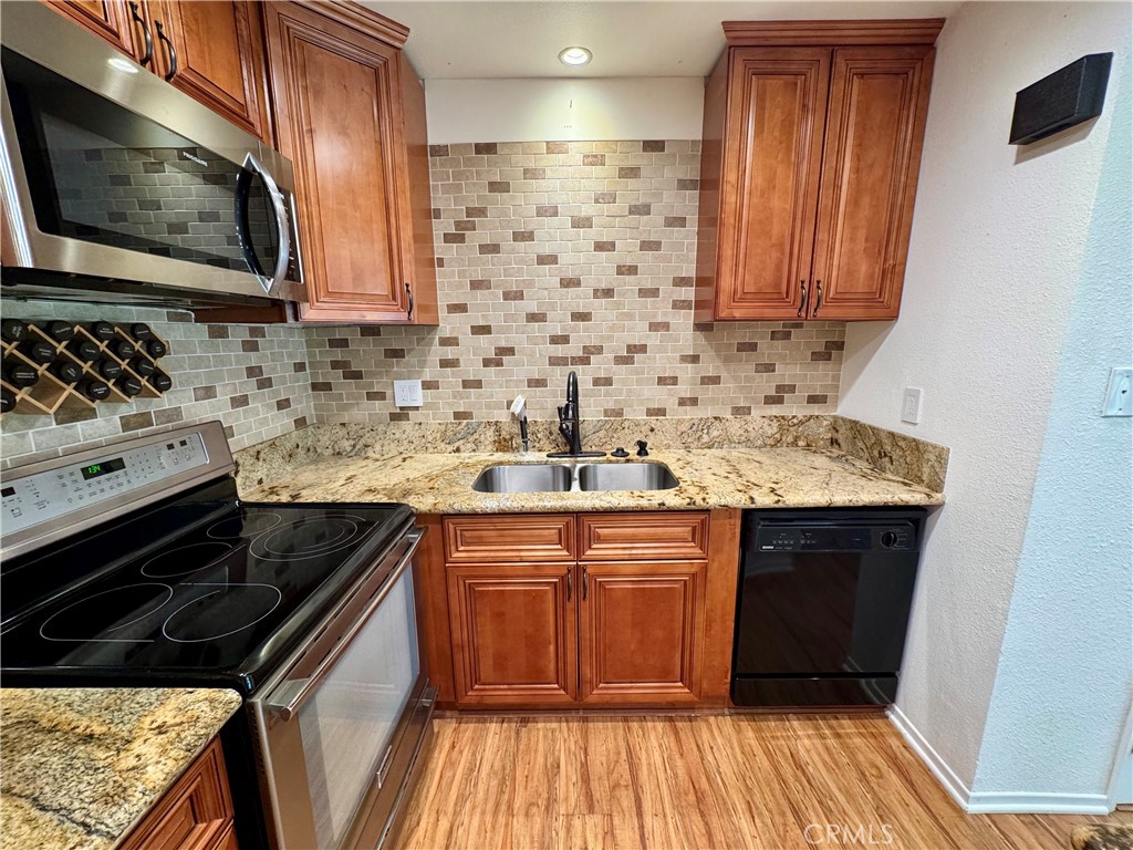https://media.crmls.org/medias/d0583ccc-ecd8-4220-a86c-8e7093dd18b7.jpg?preset=X-Large