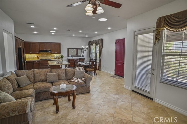 Detail Gallery Image 9 of 35 For 23724 Mahogany Ct, Valencia,  CA 91354 - 2 Beds | 2 Baths