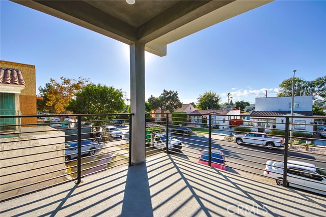 2200 Thurman Avenue, Los Angeles CA: https://media.crmls.org/medias/d05a163d-6696-4502-a505-cd5f20e3caf3.jpg