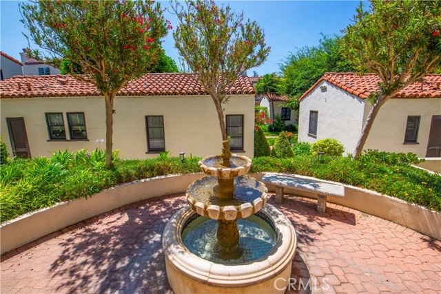 Detail Gallery Image 4 of 28 For 372 S Marengo Ave #108,  Pasadena,  CA 91101 - 3 Beds | 3 Baths