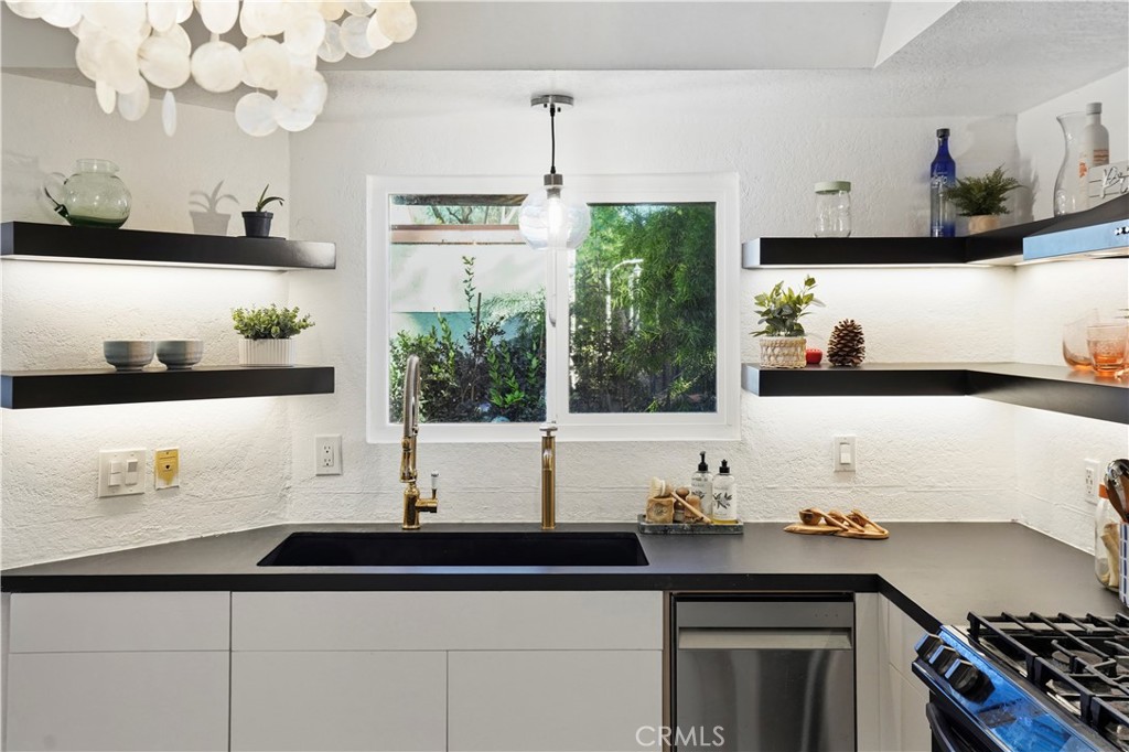 3717 Louisiana Street