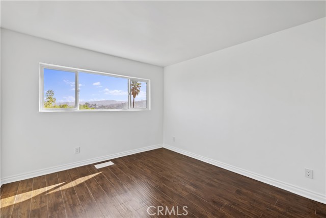 Detail Gallery Image 23 of 36 For 5160 Medina Rd, Woodland Hills,  CA 91364 - 3 Beds | 3 Baths