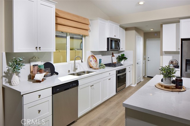 Detail Gallery Image 6 of 18 For 23282 Desert Lily Ct, Wildomar,  CA 92595 - 5 Beds | 3 Baths