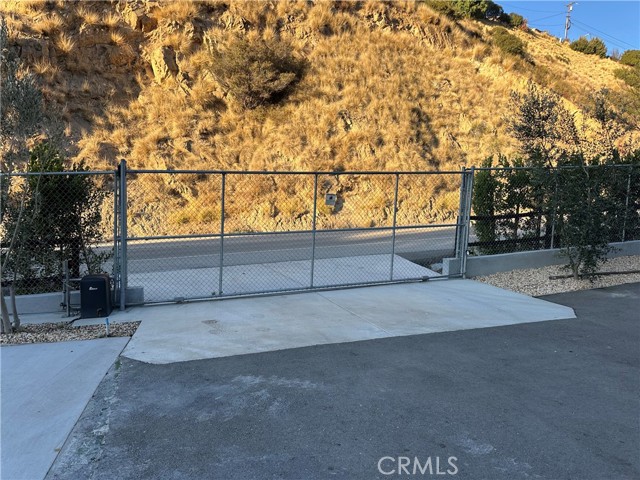 Detail Gallery Image 24 of 36 For 7300 Santa Susana Pass Rd, Simi Valley,  CA 93063 - 3 Beds | 2/1 Baths
