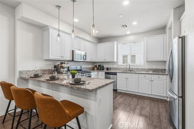 Detail Gallery Image 9 of 40 For 7214 N Chestnut, Van Nuys,  CA 91405 - 2 Beds | 3 Baths