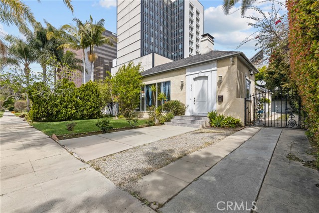 Detail Gallery Image 2 of 28 For 6329 Warner Dr, Los Angeles,  CA 90048 - 3 Beds | 3 Baths