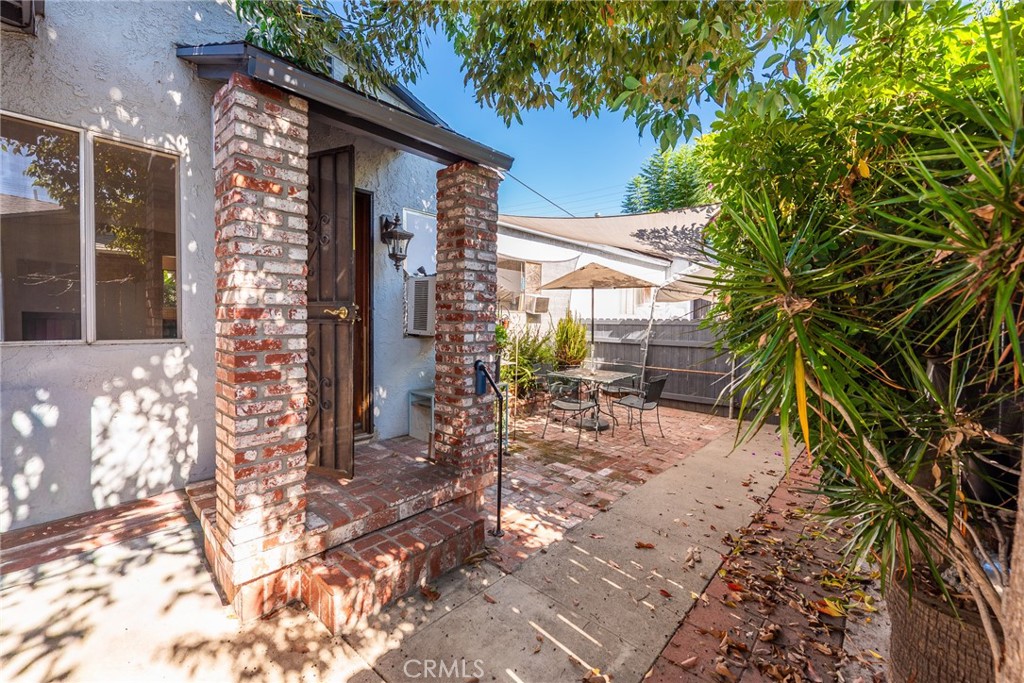Triplex at 609 S Main Street