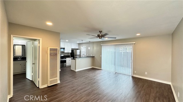 Detail Gallery Image 5 of 19 For 2312 Santa Ana Ave #D,  Costa Mesa,  CA 92627 - 2 Beds | 1/1 Baths