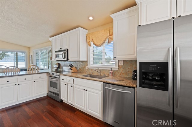 Detail Gallery Image 12 of 37 For 13660 Lower Lakeshore Dr, Clearlake,  CA 95422 - 3 Beds | 2 Baths