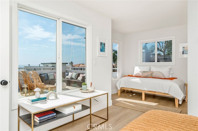 927 6th Street, Hermosa Beach CA: https://media.crmls.org/medias/d05f71b0-6f4c-4961-b497-4cdb8210995b.jpg