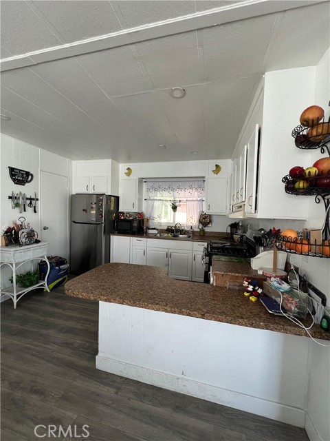 518 Sullivan, Santa Ana CA: https://media.crmls.org/medias/d05fa9cb-628a-400b-93a6-9ee93aa1de5d.jpg