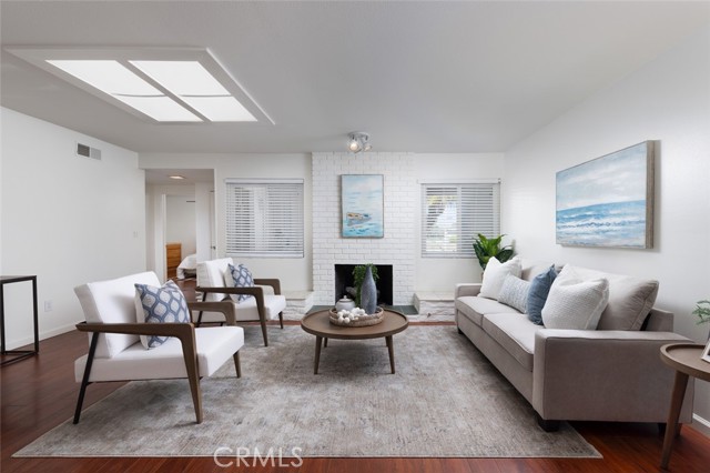 Detail Gallery Image 4 of 18 For 7901 Rhine Dr, Huntington Beach,  CA 92647 - 4 Beds | 2 Baths