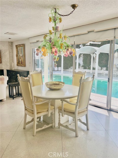 730 Santiago Avenue, Long Beach CA: https://media.crmls.org/medias/d05fda08-9404-4880-b172-05d7b7914521.jpg