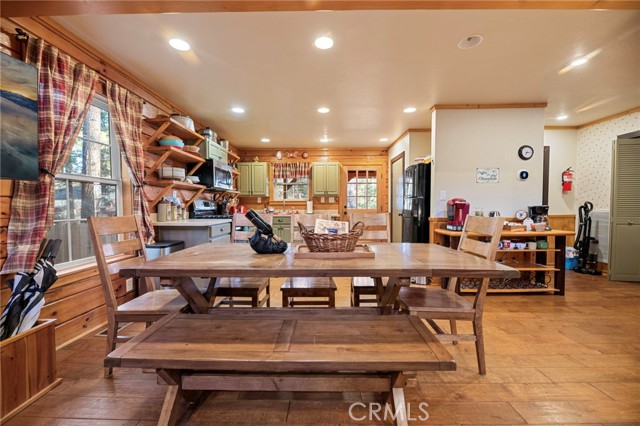 505 Barrett Way, Big Bear City CA: https://media.crmls.org/medias/d060fc61-5b69-4d9f-83bb-e8c6369d046c.jpg