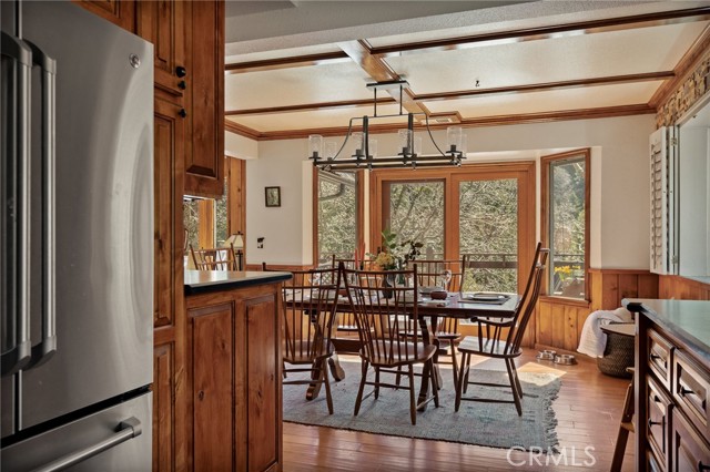 Detail Gallery Image 14 of 45 For 915 Trinity, Lake Arrowhead,  CA 92352 - 5 Beds | 3/1 Baths