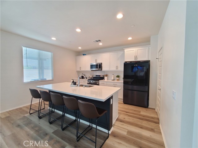 12913 Tehachapi Street, Hesperia CA: https://media.crmls.org/medias/d062213d-ea8f-424d-b734-12617a5b890f.jpg