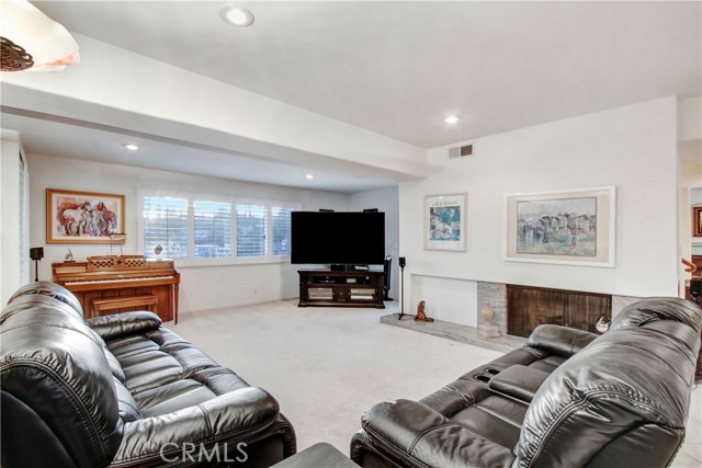 23780 Clarendon Street photo 3