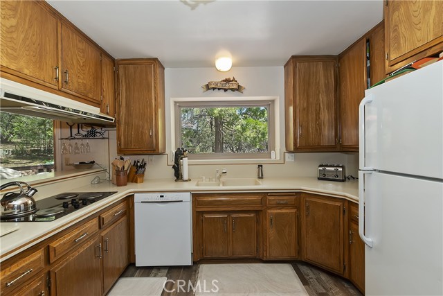Detail Gallery Image 11 of 57 For 1249 Yellowstone Dr, Lake Arrowhead,  CA 92352 - 5 Beds | 3/2 Baths