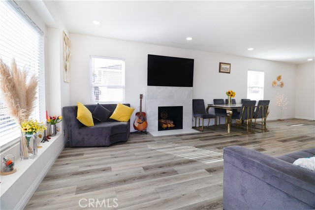 Detail Gallery Image 3 of 44 For 7323 Camellia Ave, North Hollywood,  CA 91605 - 5 Beds | 3 Baths