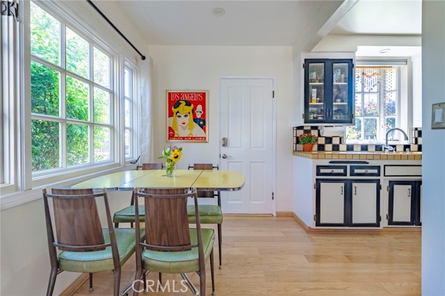 5223 Alhama Drive, Woodland Hills CA: https://media.crmls.org/medias/d0646cac-724d-4c45-b090-446862c179b6.jpg