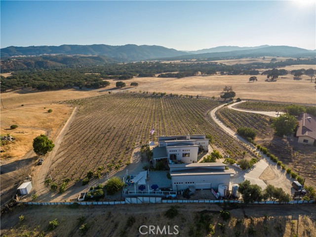 Detail Gallery Image 10 of 53 For 7110 Drake Rd, Paso Robles,  CA 93446 - 4 Beds | 4/1 Baths