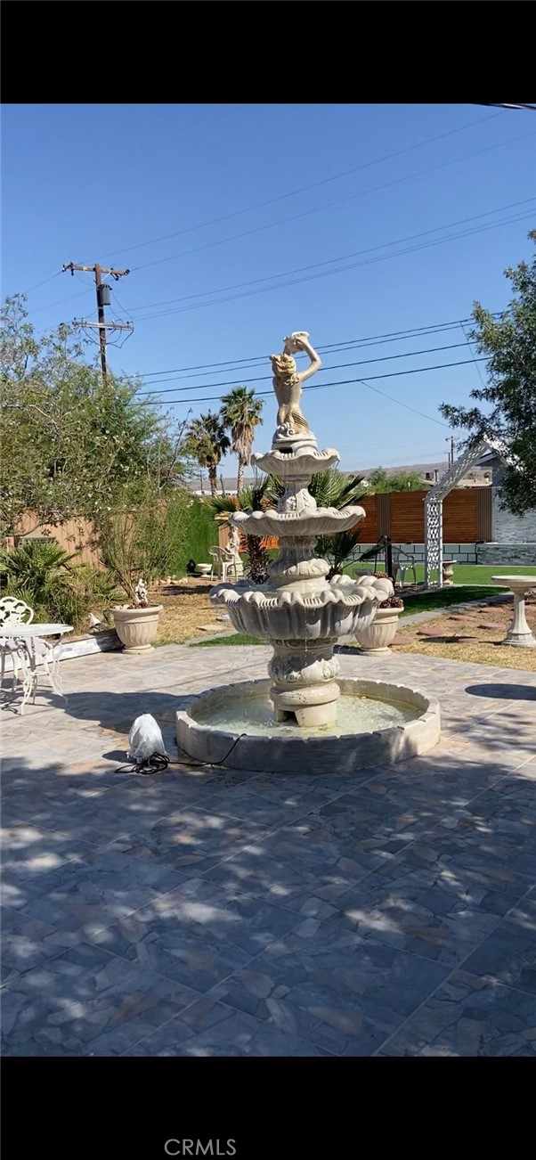 https://media.crmls.org/medias/d064fabd-405a-4974-89a8-fea043c82753.jpg?preset=X-Large