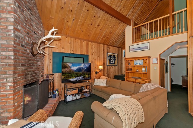 Detail Gallery Image 6 of 27 For 1068 Oak Ln, Lake Arrowhead,  CA 92326 - 3 Beds | 1/1 Baths