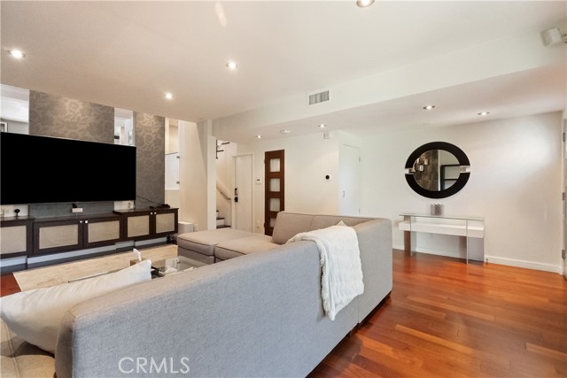 Detail Gallery Image 2 of 40 For 13231 Fiji Way #H,  Marina Del Rey,  CA 90292 - 3 Beds | 2/1 Baths